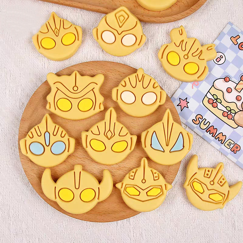 قالب بسكويت سلسلة أنيمي ألترام - مراجعة Kitchen Baking وسعره